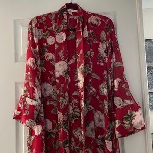 Beautiful Red Floral Alice & Olivia size large, but runs a little small.